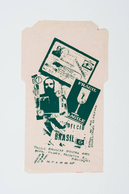 Paulo Bruscky Mostra Arte Postal, Filmes, Projetos e Publicações [Paulo Bruscky Shows Postcard Art, Films, Projects and Publications]